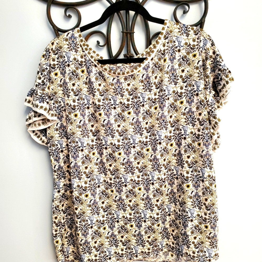 Flowerful Top - Picture 2 of 7